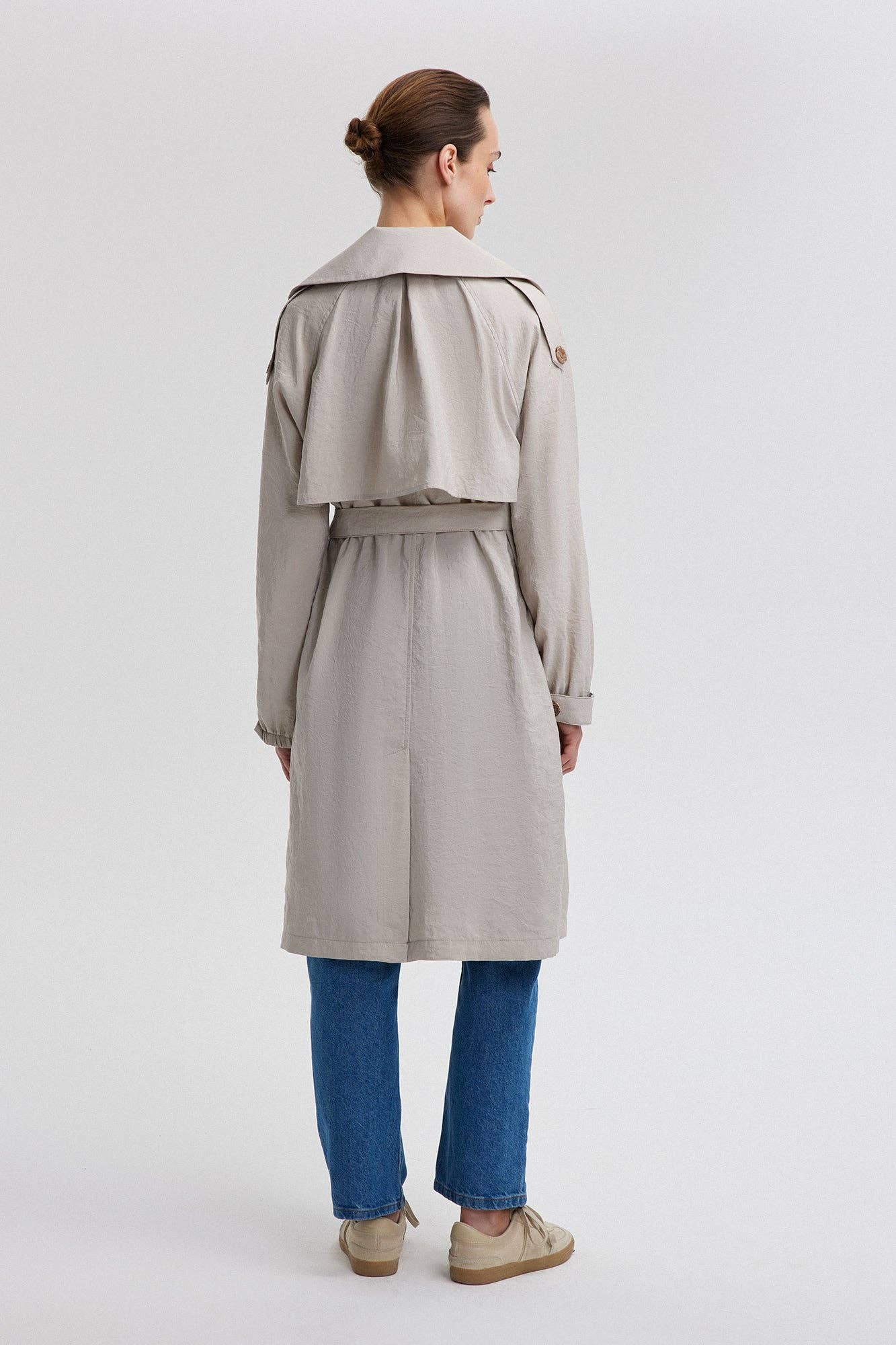 Trench coat con cintura relaxed effetto cupro