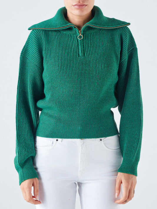 Maglia a costine con zip e collo ampio