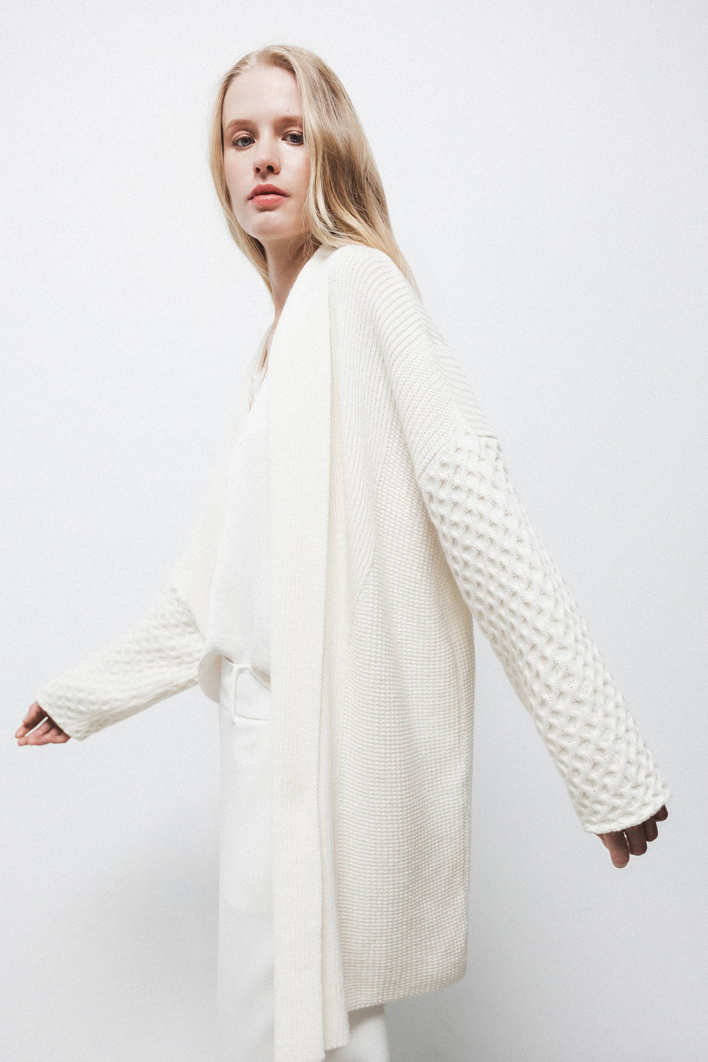Cardigan a maglia strutturata con collo a imbuto