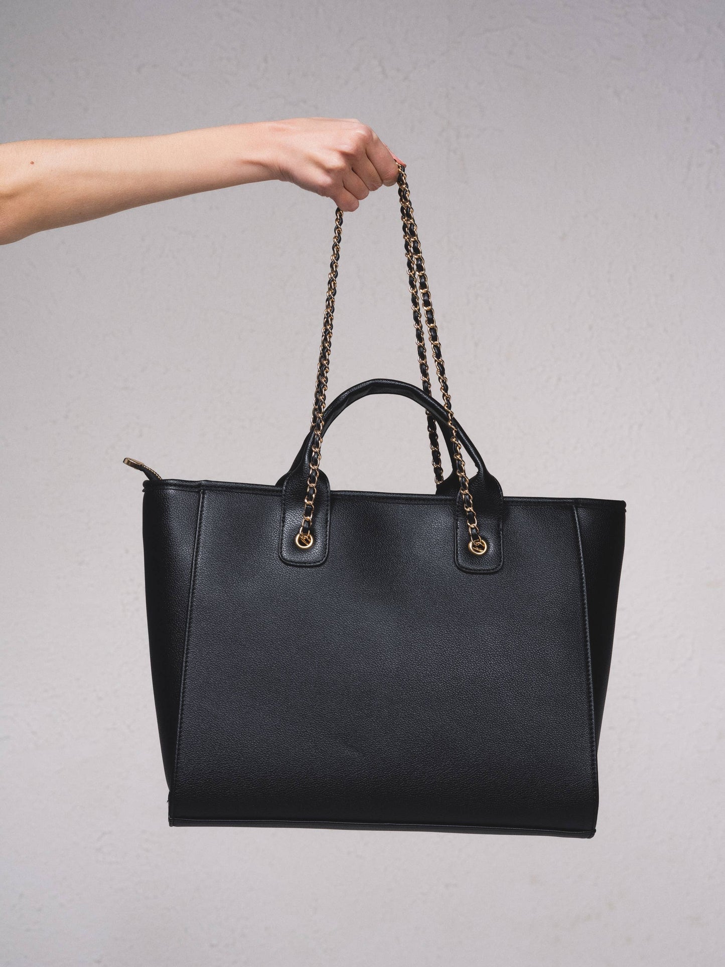 Borsa shopper con tracolla a catena