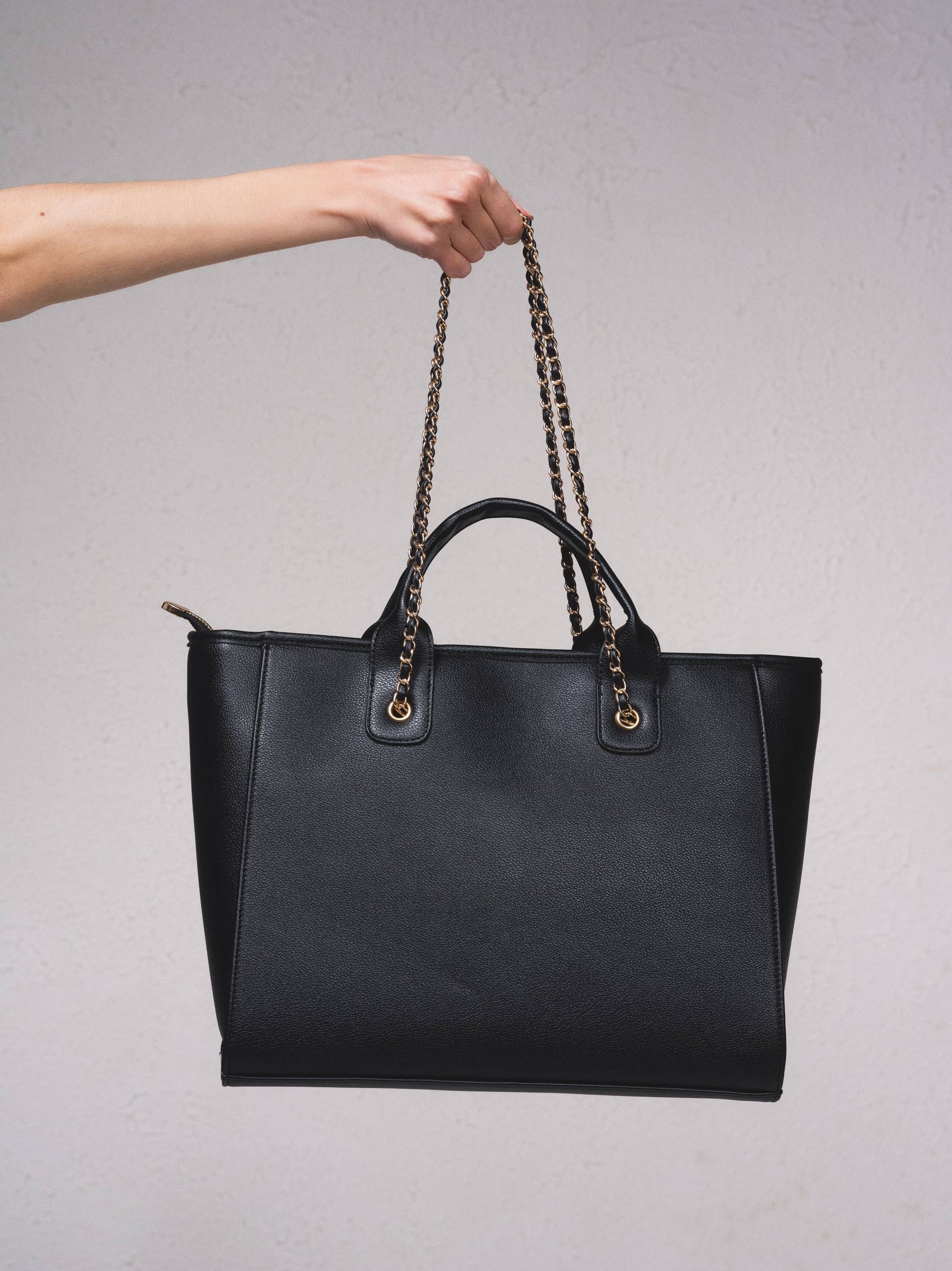 Borsa shopper con tracolla a catena