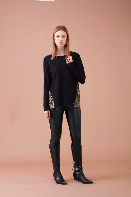 Maglia nera con inserti plissé laminati