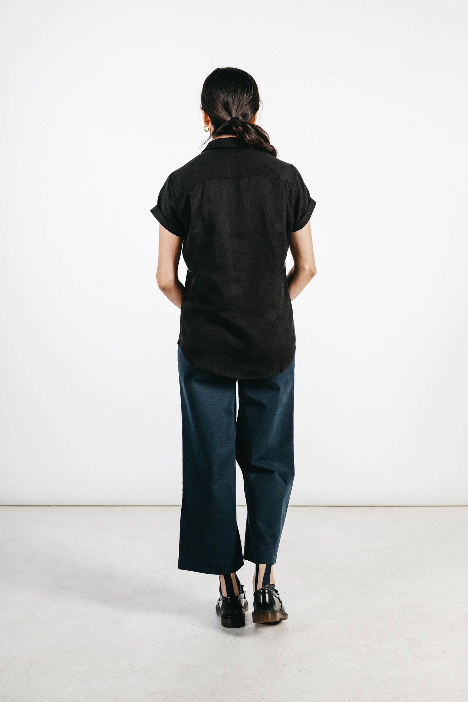 Camicia Innes nera a maniche corte