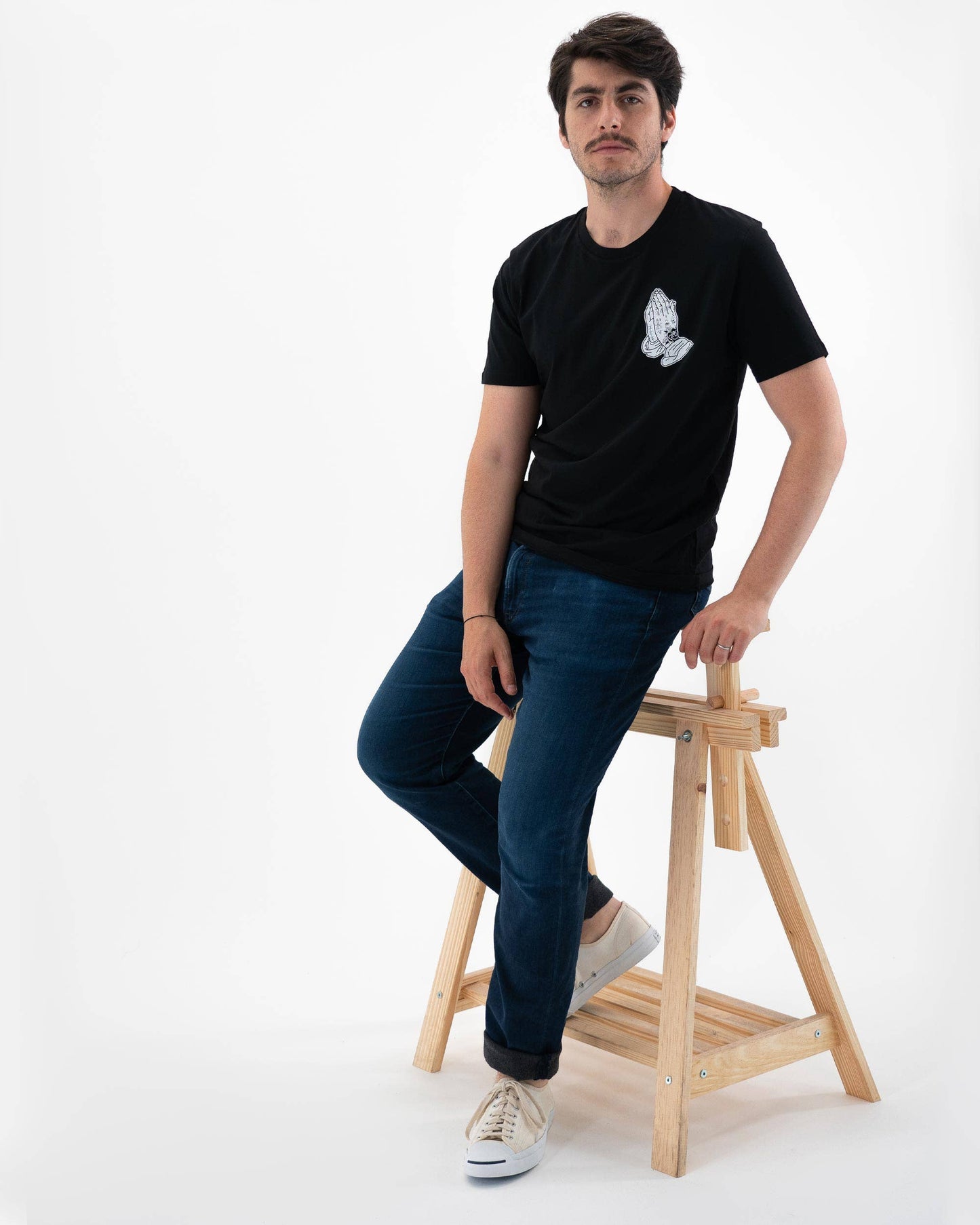 T-shirt street con grafica Nuestra Madre in cotone biologico