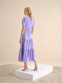 Abito midi in lino con balze e scollo a V