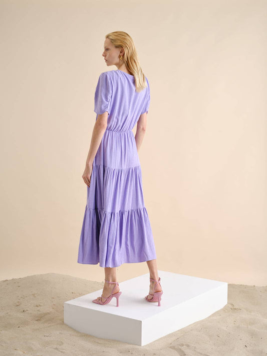 Abito midi in lino con balze e scollo a V
