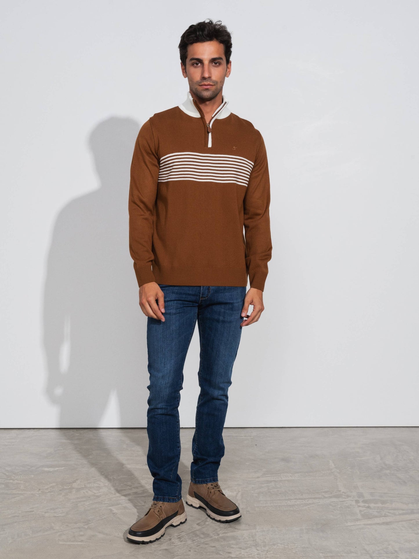Polo in maglia a righe con mezza zip