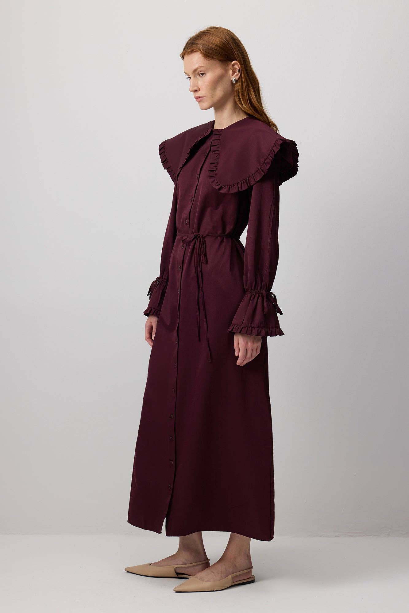 Abito camicia lungo con colletto ampio arricciato