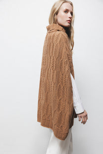 Poncho in maglia strutturata con collo alto