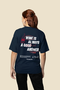 T-shirt unisex in cotone biologico con stampa “Wine is always the best answer”