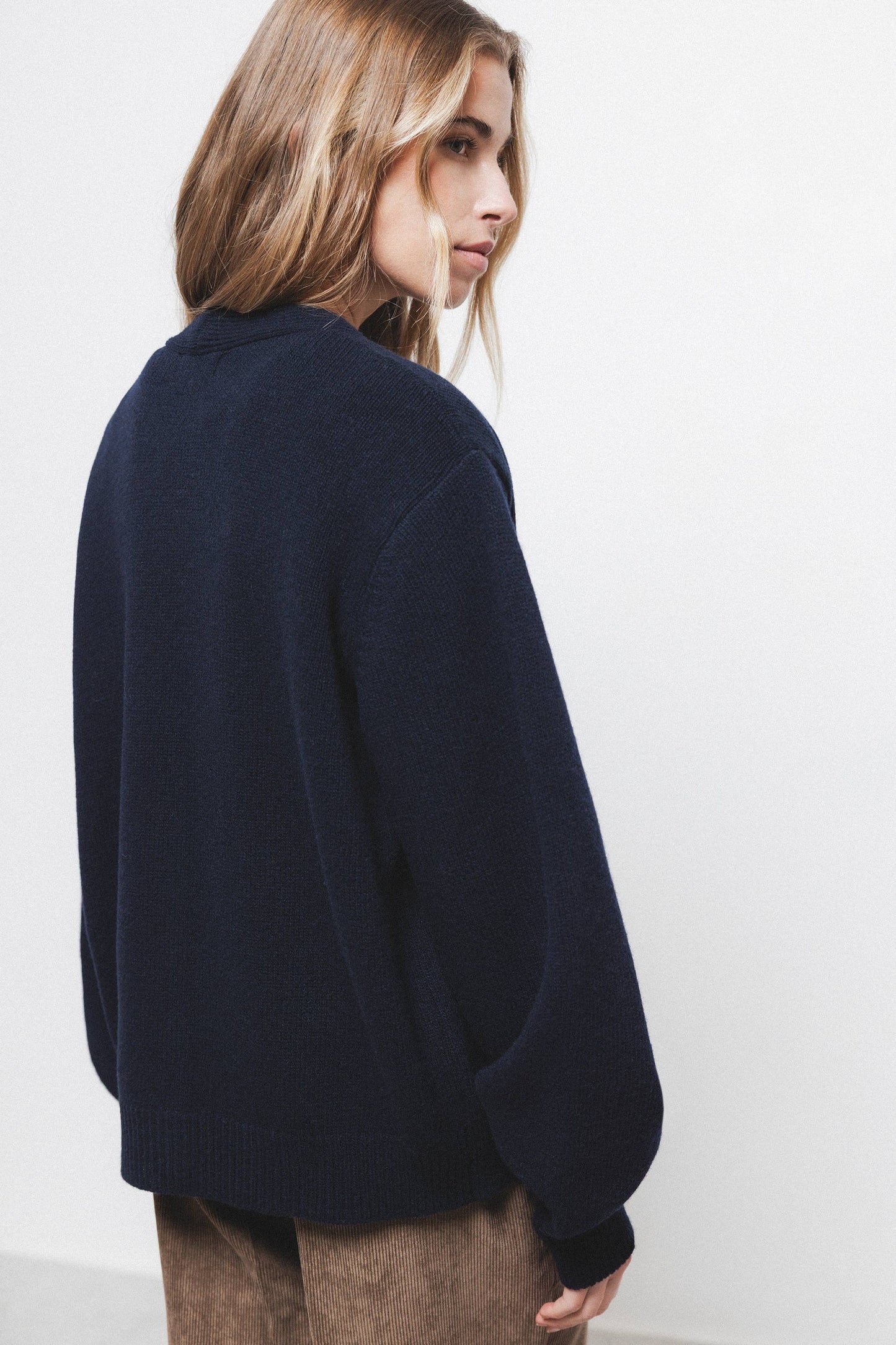 Cardigan in maglia rasata con maniche a palloncino