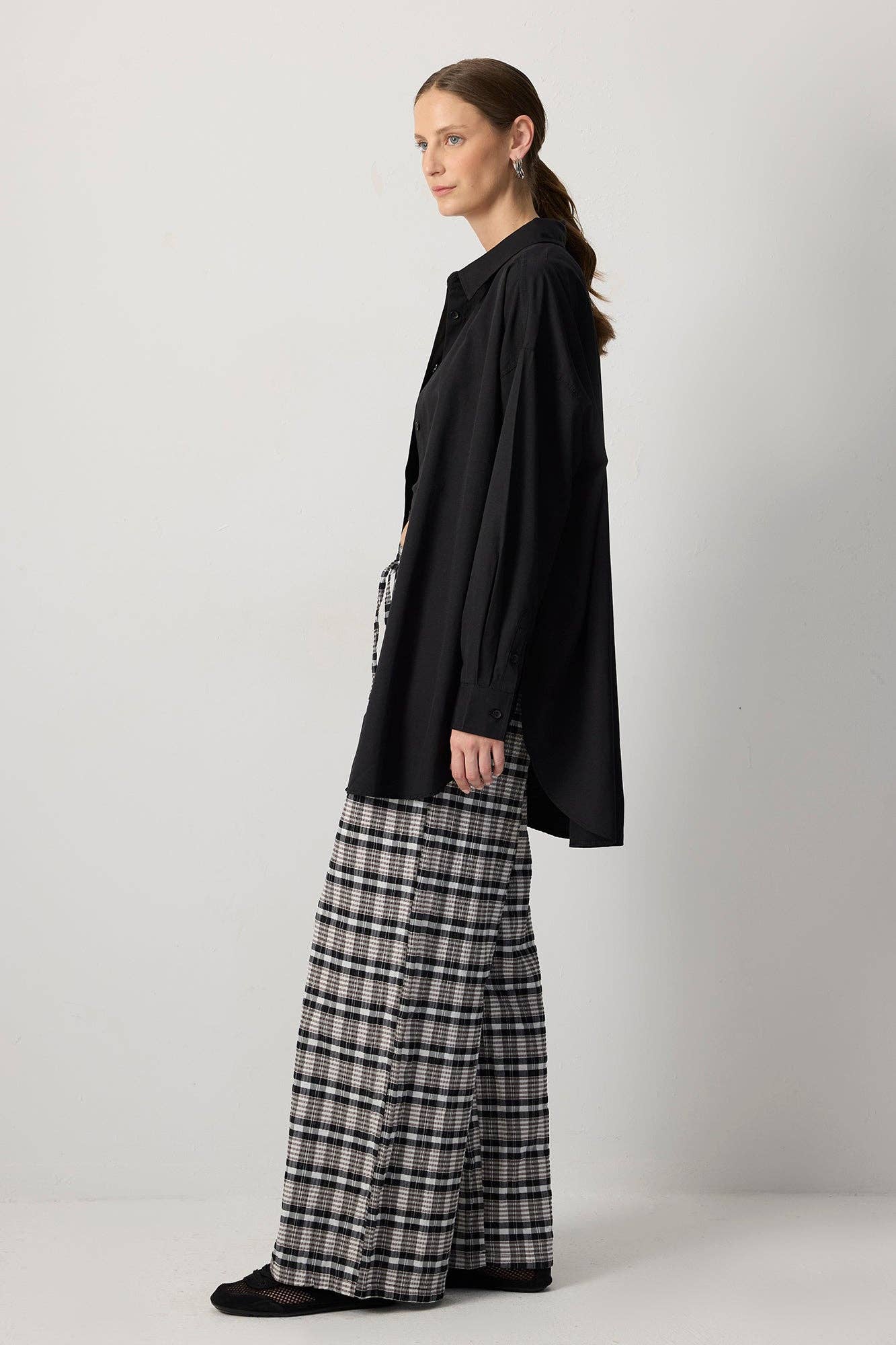 Pantaloni palazzo a quadri con vita elasticizzata