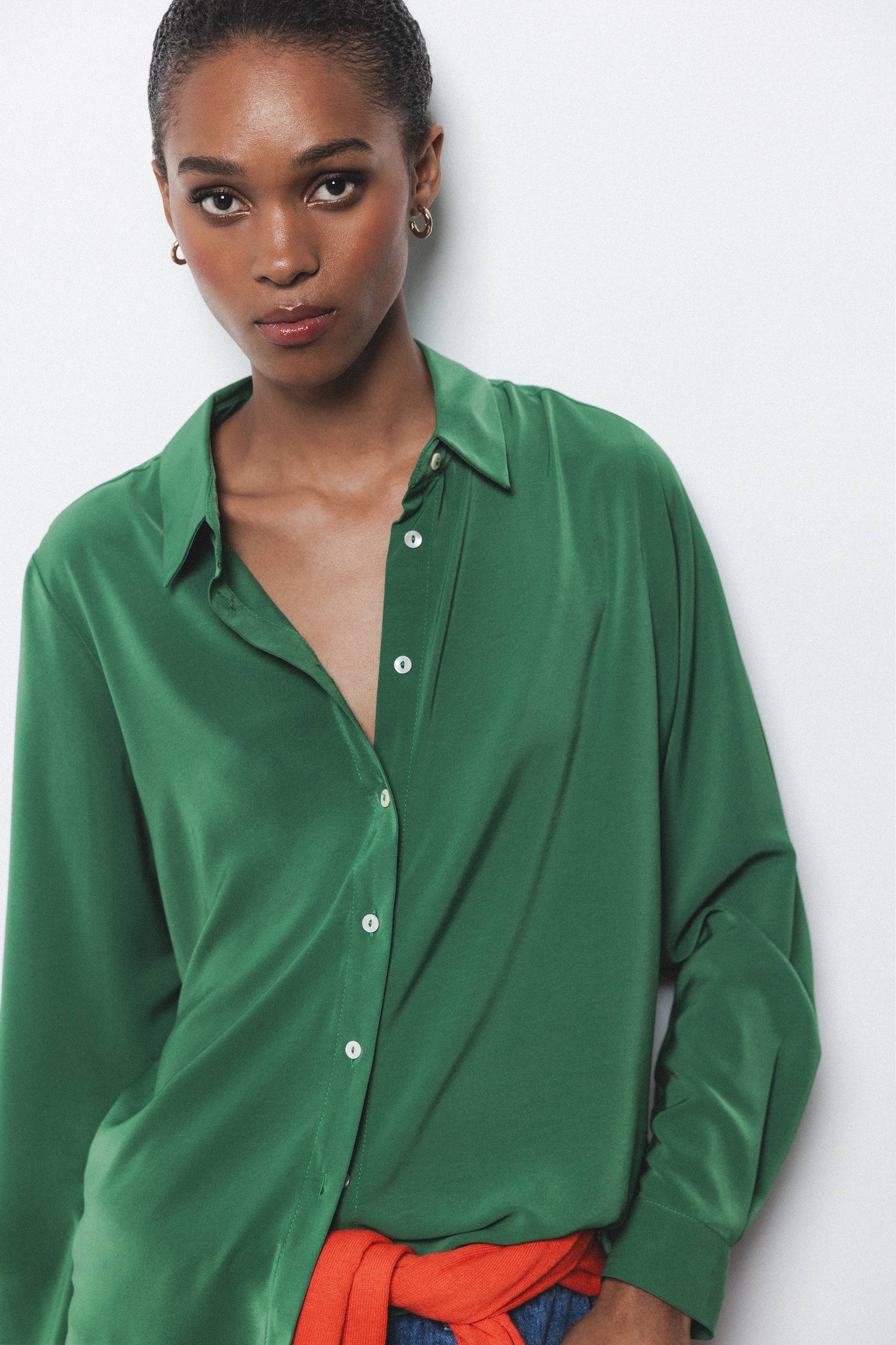 Camicia in raso tinta unita verde