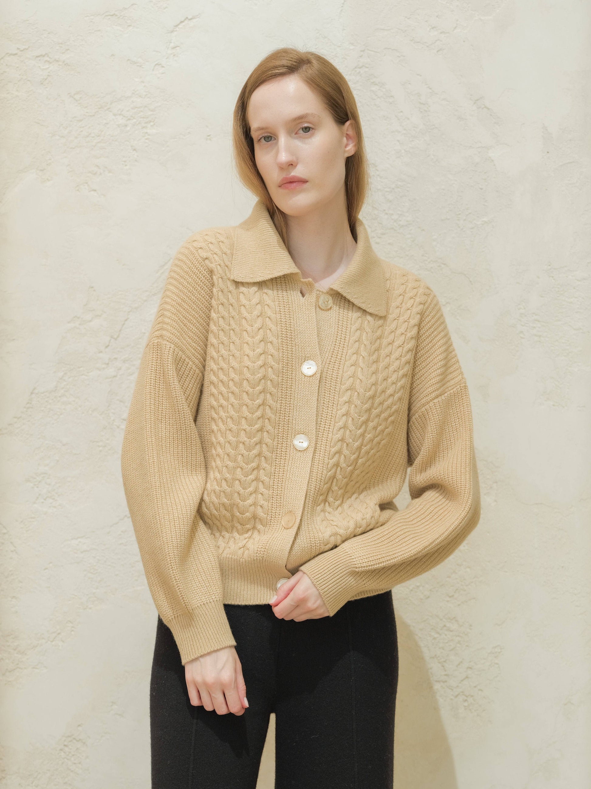 Cardigan polo in misto cashmere con trecce