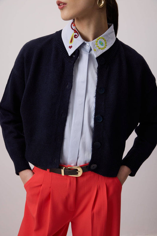 Cardigan corto in maglia con bottoni