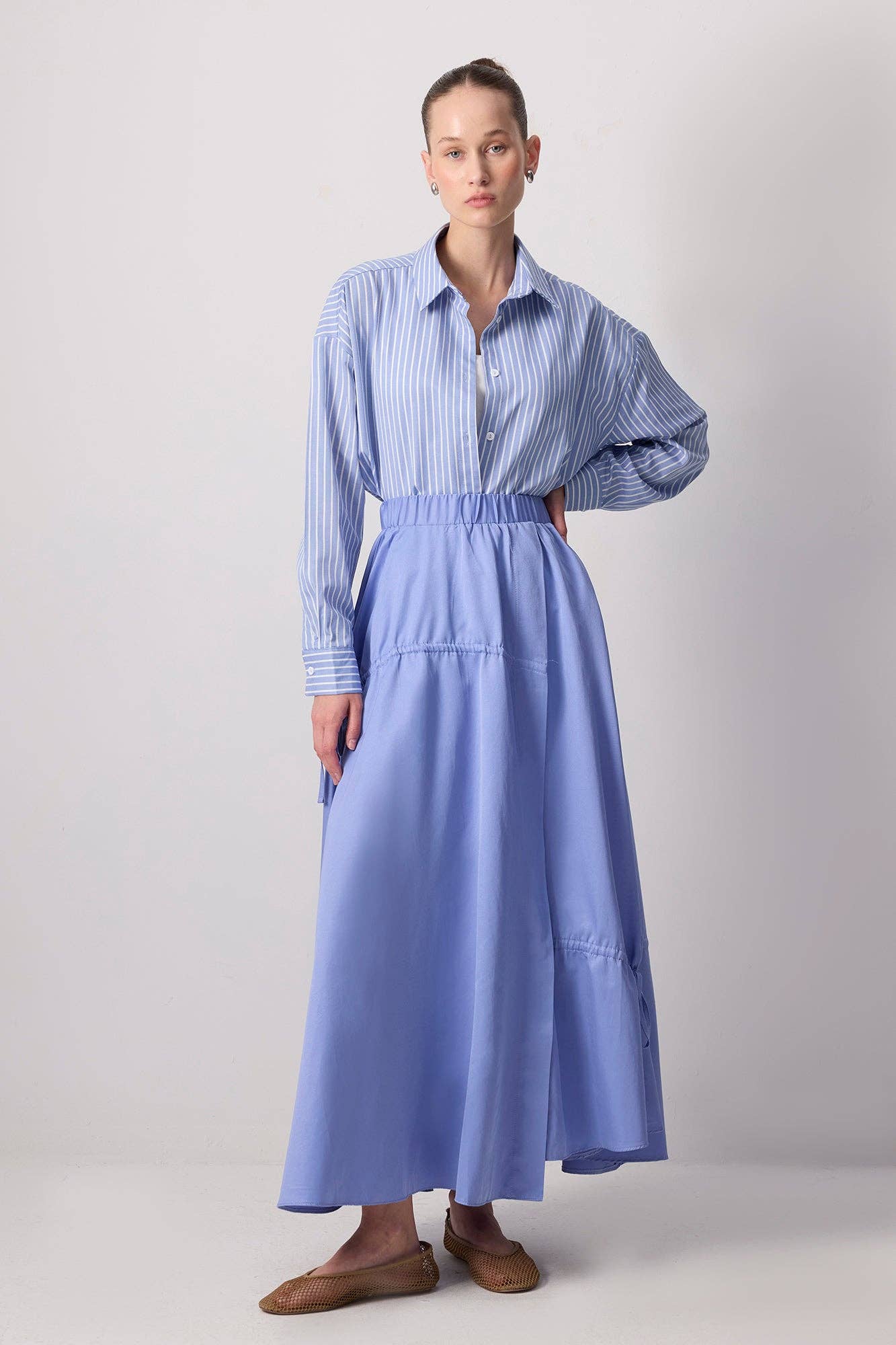 Gonna lunga azzurra con coulisse e orlo arricciato in misto cotone
