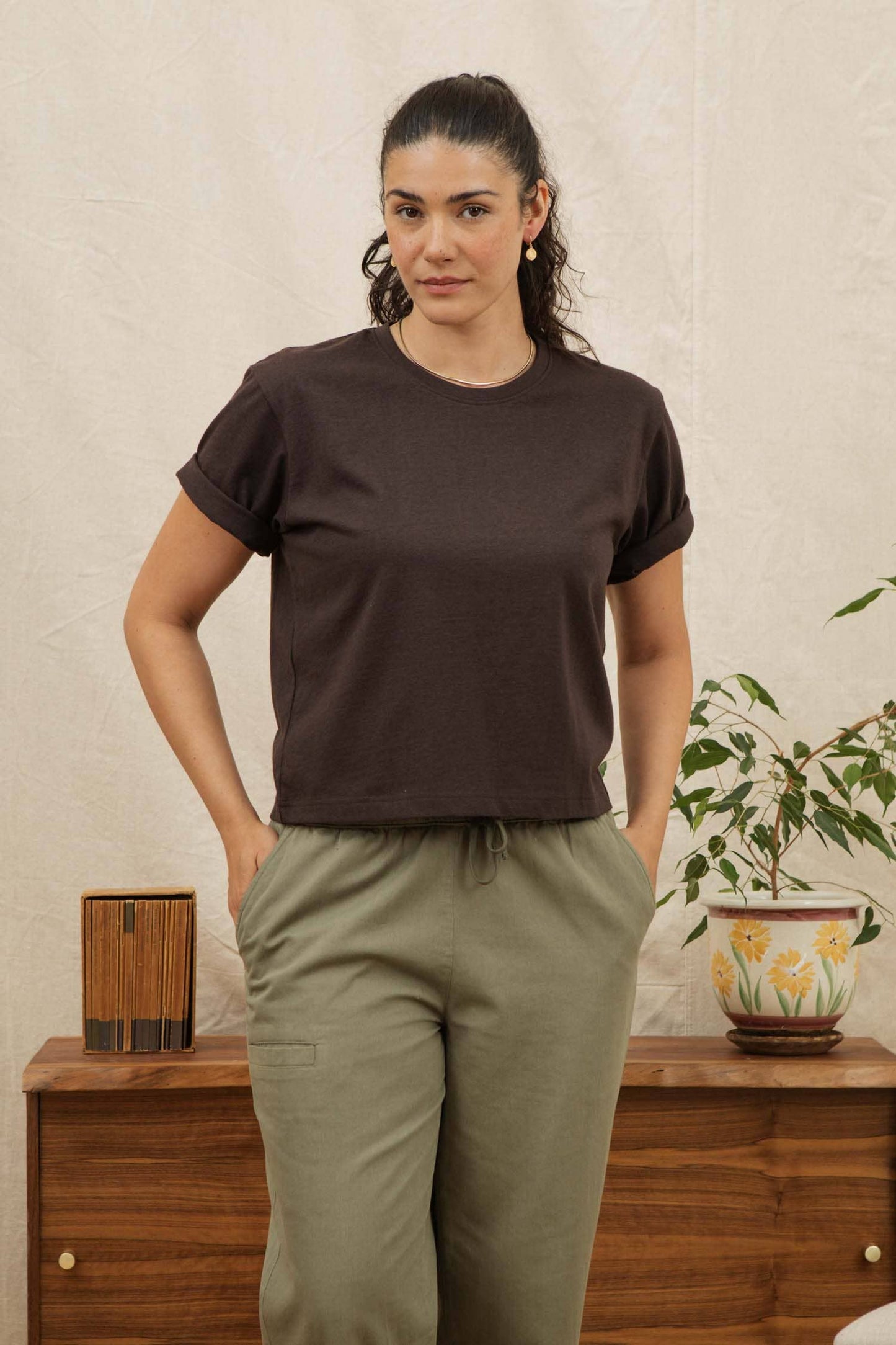 T-shirt boxy in cotone riciclato color tartufo