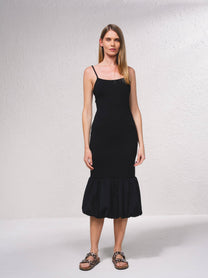 Abito midi aderente con spalline sottili