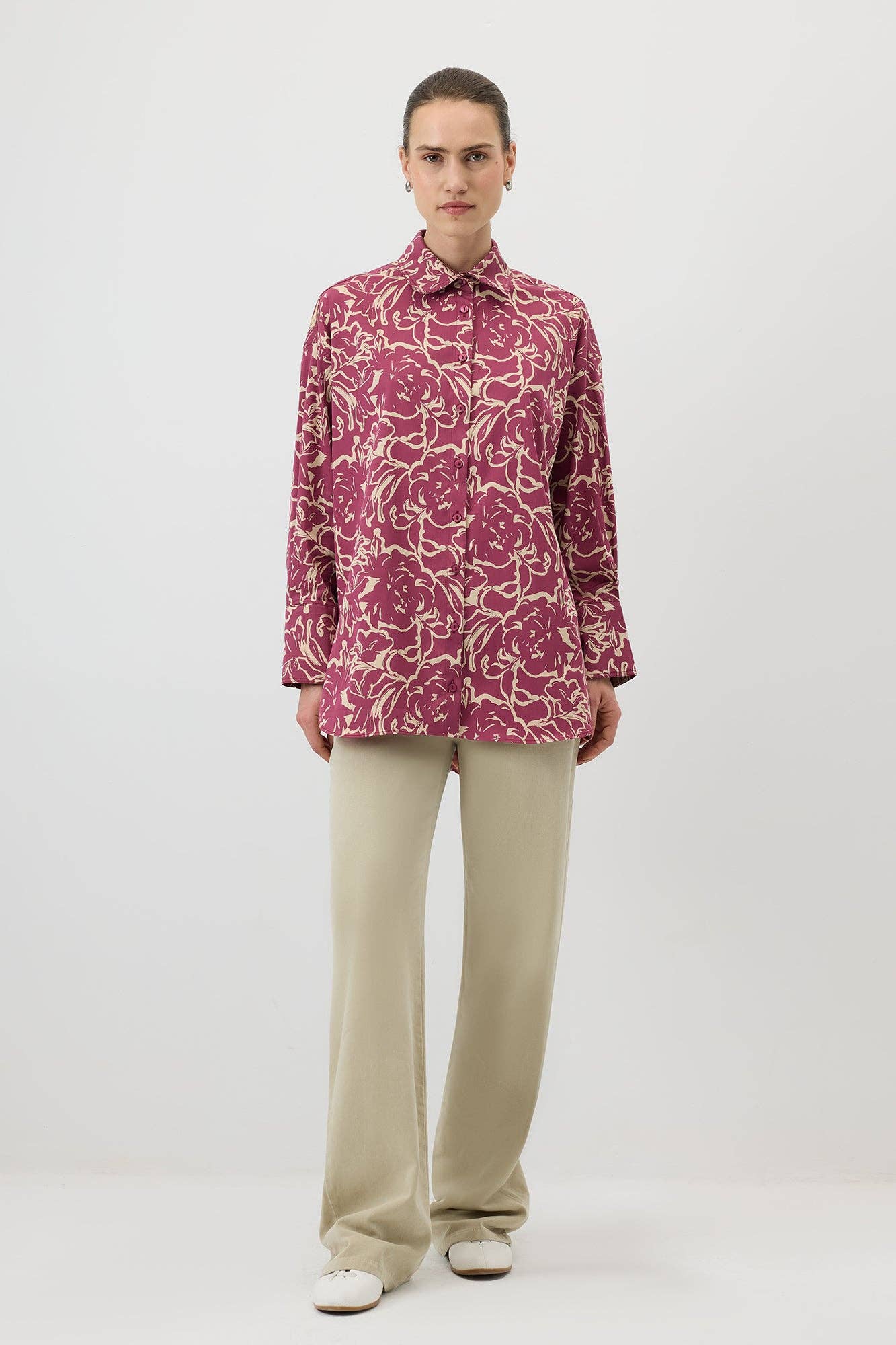 Camicia rosa a fantasia floreale dal fit comodo