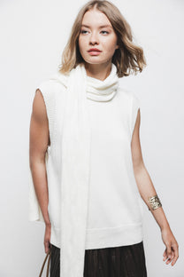 Gilet in maglia rasata con scollo rotondo