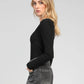 T-shirt nera a costine con scollo quadrato