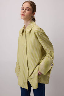 Camicia a righe con polsini ampi