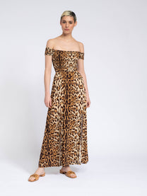 Abito lungo animalier con scollo off-shoulder