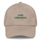 Cappellino da baseball ricamato “Late Checkout”