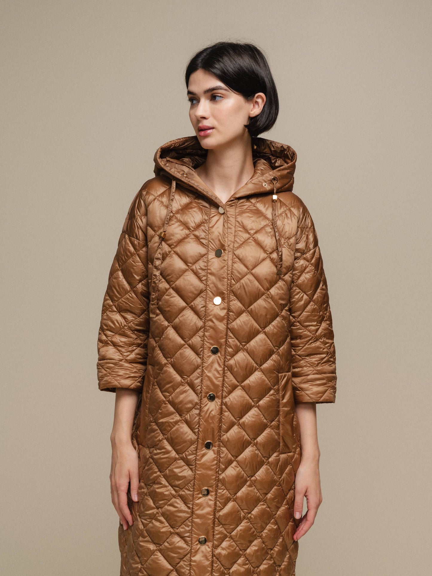 Cappotto trapuntato lungo con cappuccio