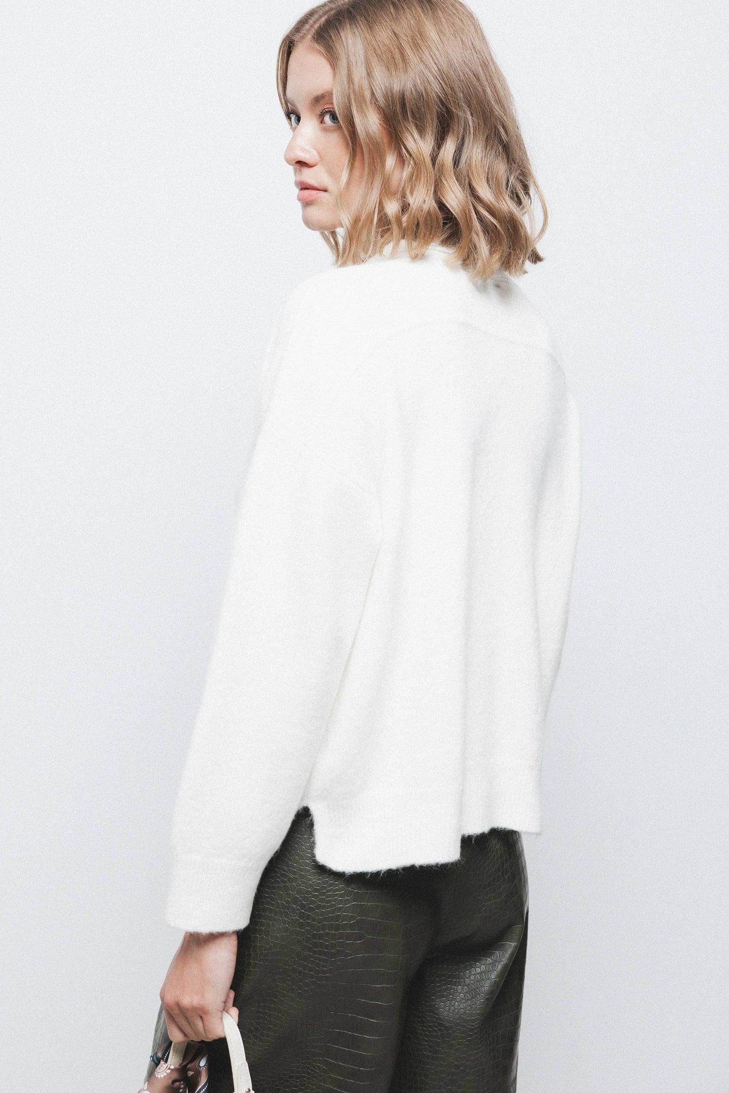 Cardigan in maglia con scollo a V e bottoni a contrasto