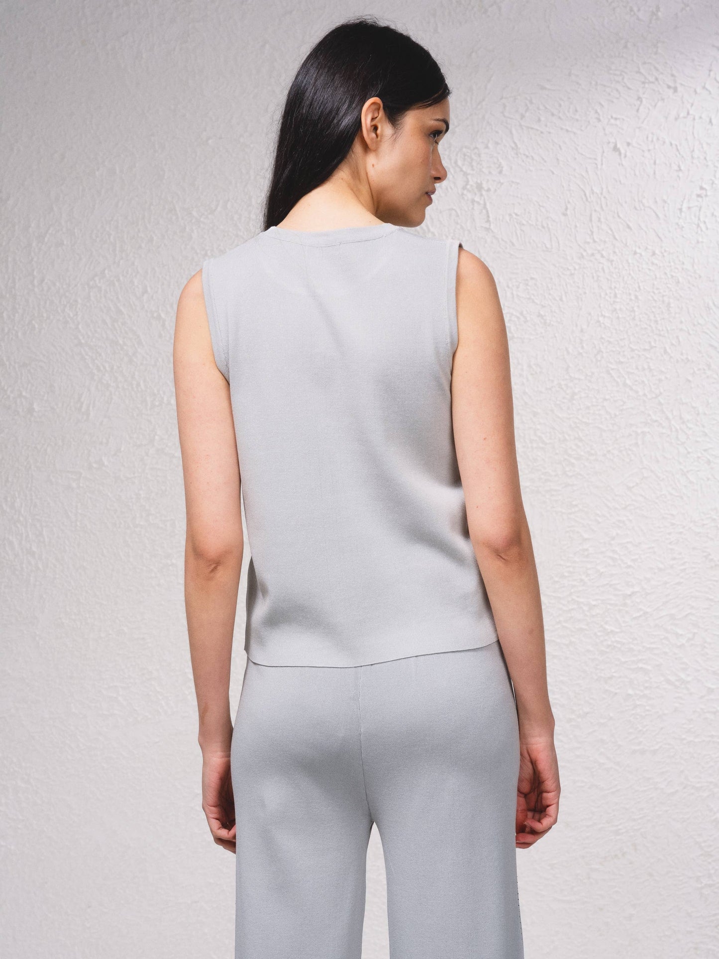 Top in maglia con collo gioiello