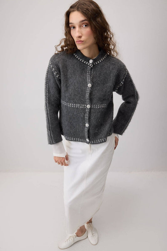 Cardigan corto bicolore con bottoni gioiello