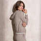 Completo in maglia due pezzi con felpa zip e pantaloni