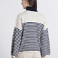 Maglione a righe bicolore con scollo a V