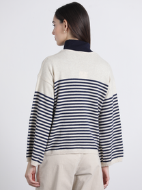 Maglione a righe bicolore con scollo a V