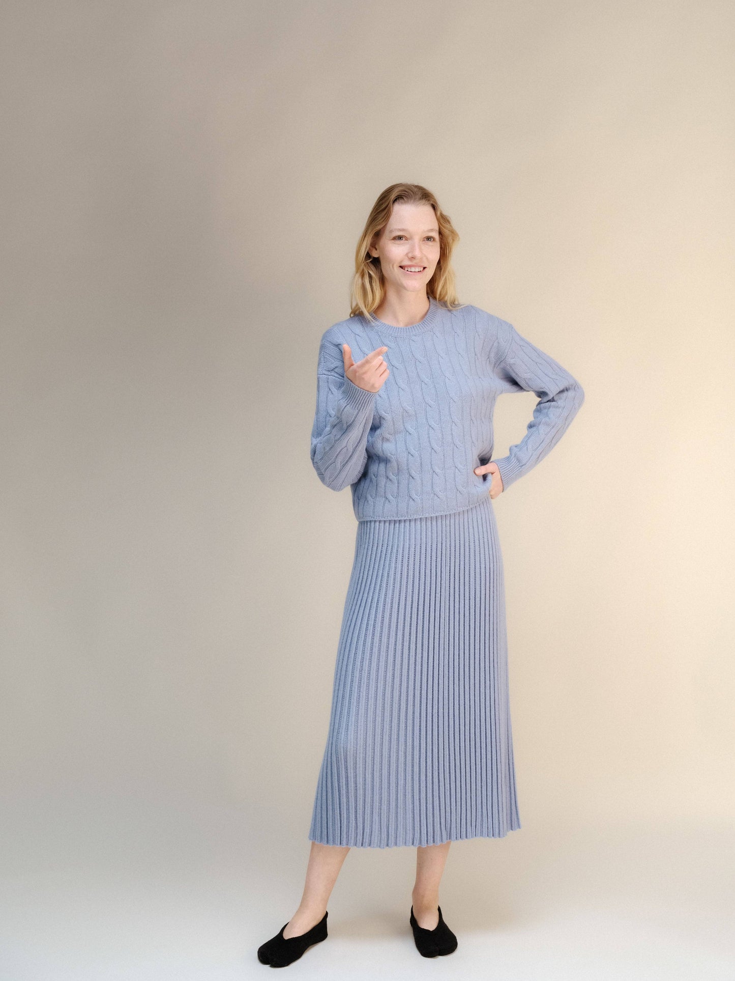 Maglione corto a trecce in misto cashmere girocollo