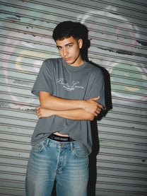 T-shirt Bendita Locura con ricamo Loco Monky grigio scuro