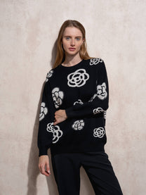Maglione donna nero con maxi fiori a contrasto