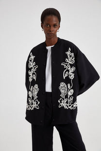 Bomber oversize nero ricamato con motivo floreale