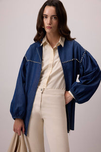 Giacca oversize effetto denim con dettagli gioiello
