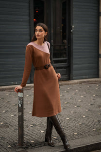 Abito midi in maglia bicolore cammello e rosa