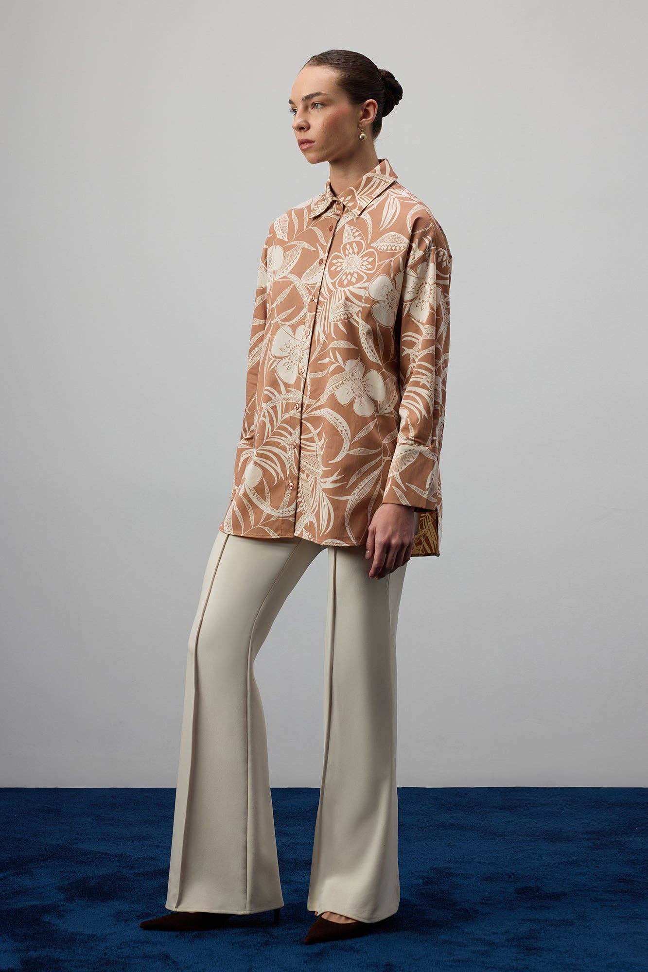 Camicia in cotone a fantasia floreale