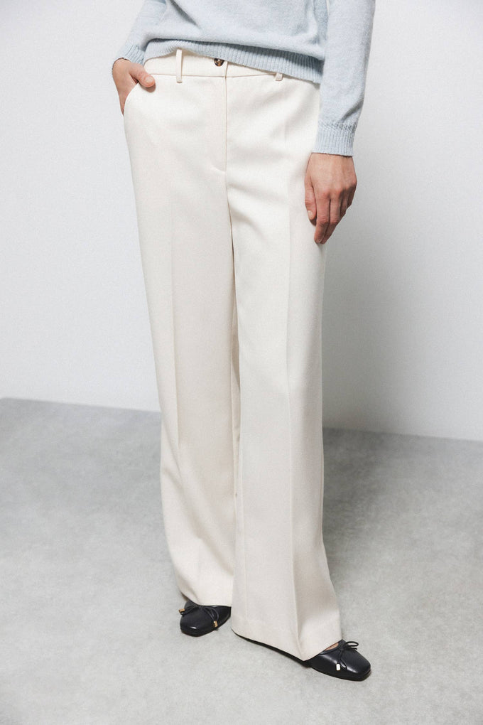 Pantaloni dritti minimal con tasche oblique