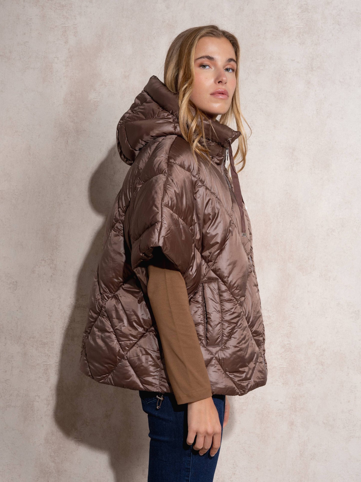 Cappa imbottita oversize con cappuccio e zip