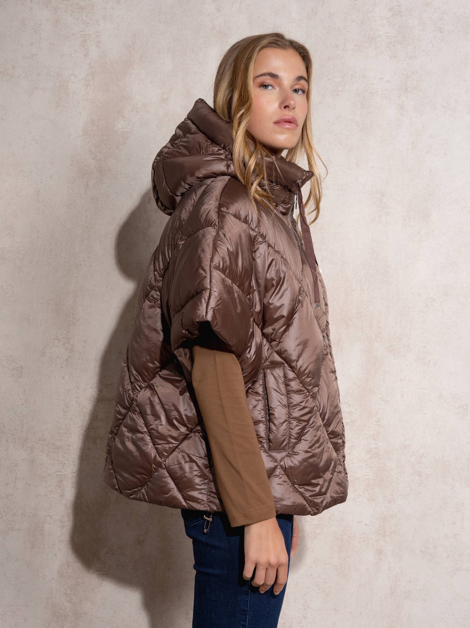 Cappa imbottita oversize con cappuccio e zip