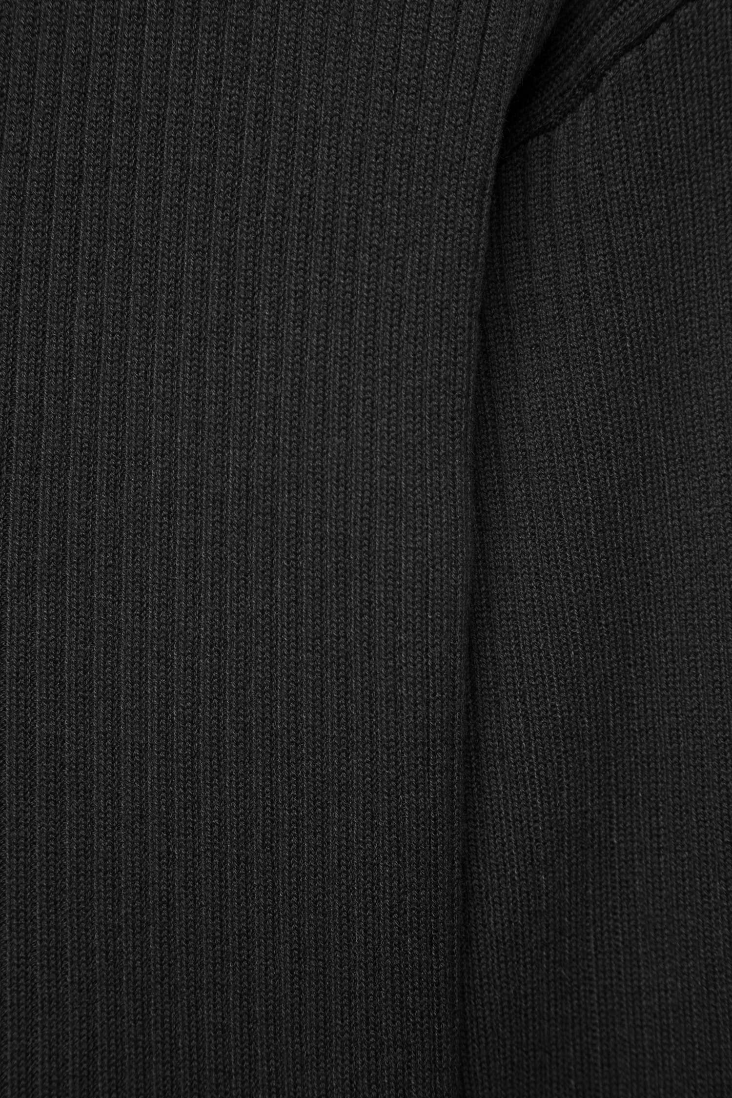 Maglione a coste con scollo a V