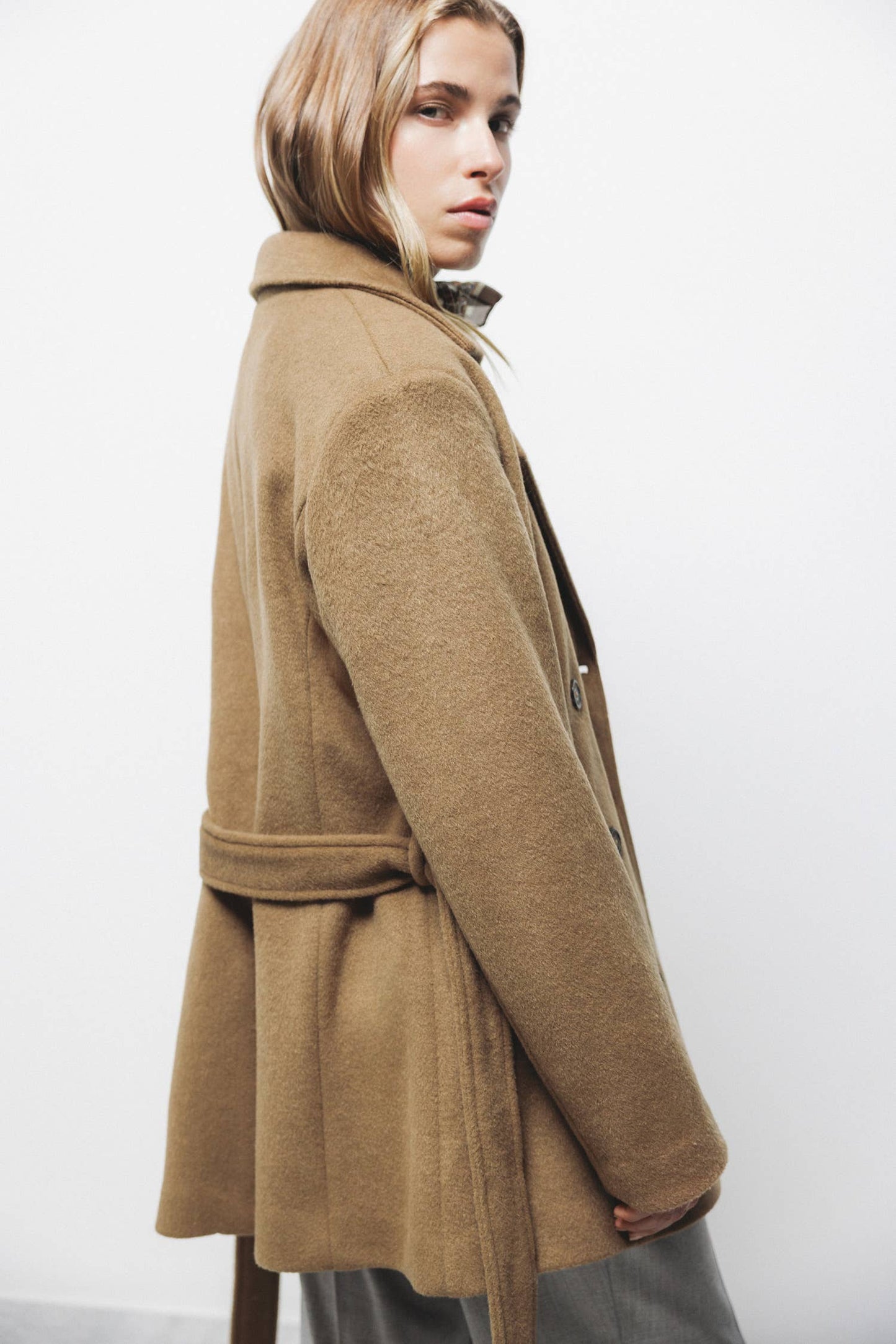 Cappotto doppiopetto con cintura