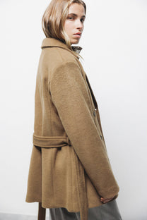 Cappotto doppiopetto con cintura