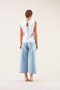 Blusa bianca con volant e fiocco sul retro