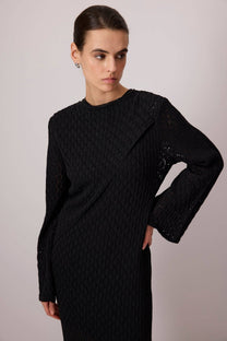 Abito lungo nero in crochet a maniche lunghe in misto cotone